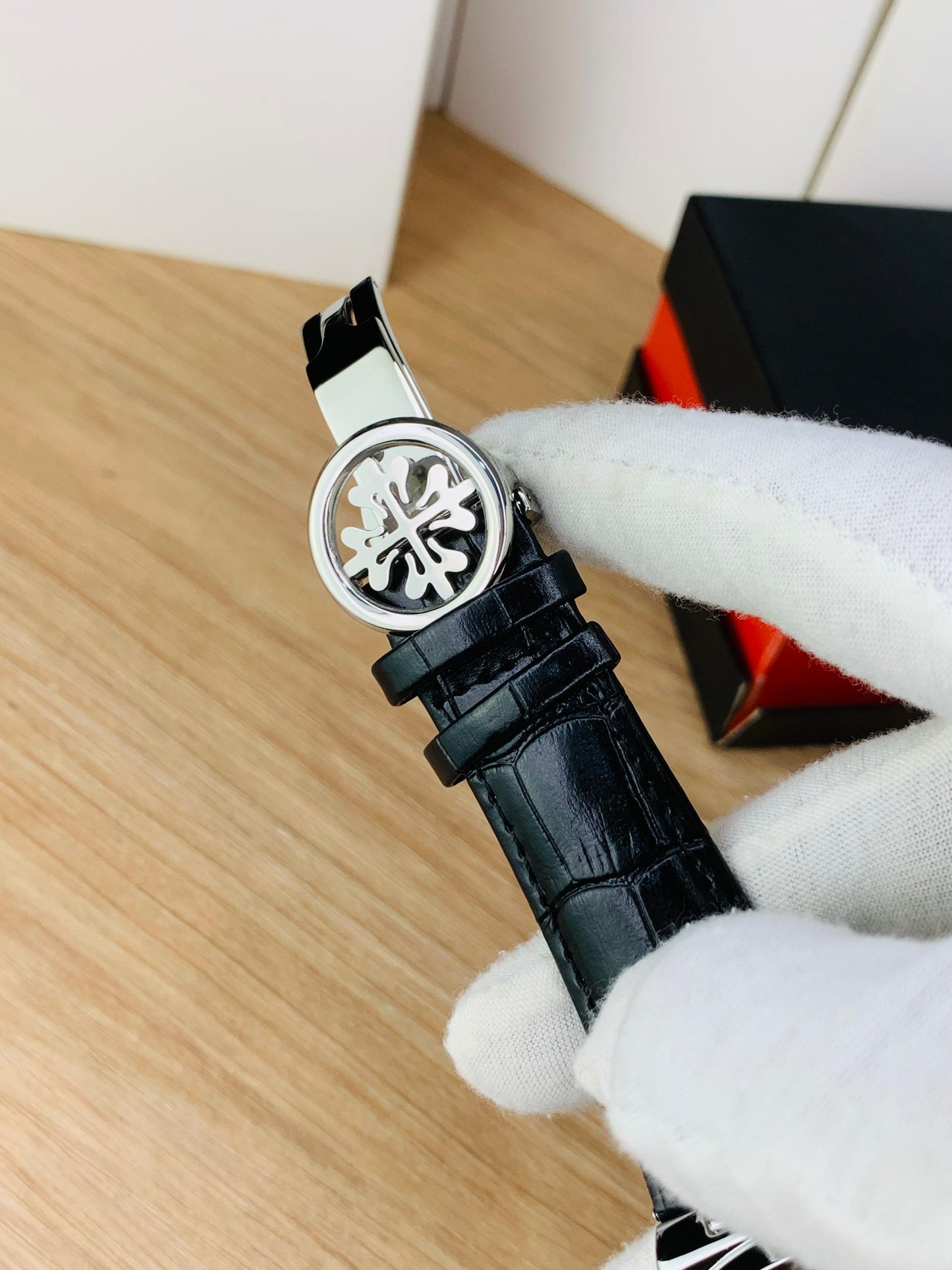 Patek Philippe Classic Analog High Quality Watch | Leather Strap & original Master Lock